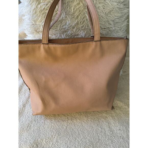 Nine West pastel pink tote with bold chained design front pocket. - Picture 7 of 9